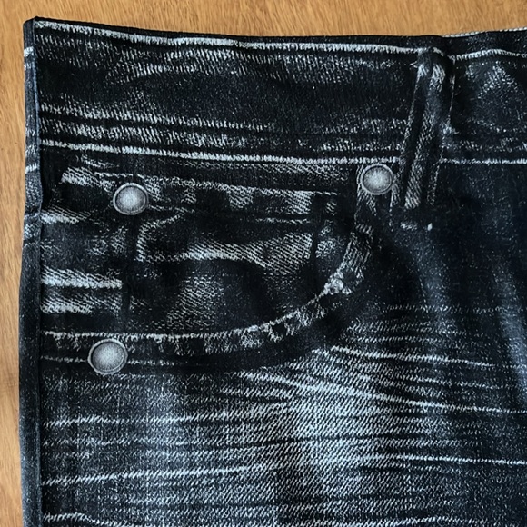 Bundle of 2 Winter Theral Denim Leggings. BLUE & BLACK. 95% polyester 5% spandex - Picture 10 of 12